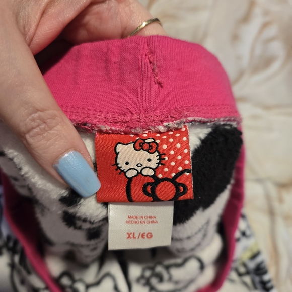 Vintage Hello Kitty Black, White, Pink XL Pajama Bottoms Rarely Worn - Picture 3 of 6
